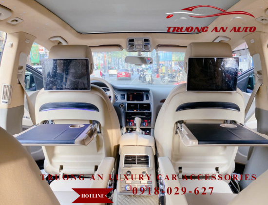 LẮP ĐẶT BÀN LÀM VIỆC SAU GHẾ CHO XE AUDI Q7 SANG TRỌNG 