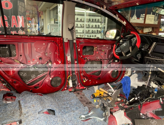 CHỐNG ỒN HIỆU QUẢ CHO TOYOTA INNOVA VENTURER BẰNG VẬT LIỆU CÁCH ÂM STAND CHÍNH HÃNGARTPLAST (STP) 