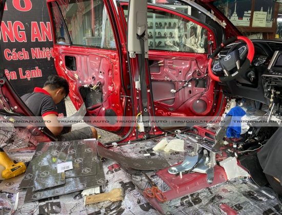 CHỐNG ỒN HIỆU QUẢ CHO TOYOTA INNOVA VENTURER BẰNG VẬT LIỆU CÁCH ÂM STAND CHÍNH HÃNGARTPLAST (STP) 