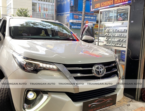 TOYOTA FORTUNER ĐỘ BI LED GẦM VÀ GẮN LED SƯƠNG MÙ 