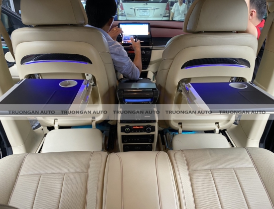  LẮP ĐẶT BÀN LÀM VIỆC SAU GHẾ CHO XE BMW X6 CAO CẤP