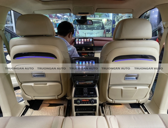  LẮP ĐẶT BÀN LÀM VIỆC SAU GHẾ CHO XE BMW X6 CAO CẤP
