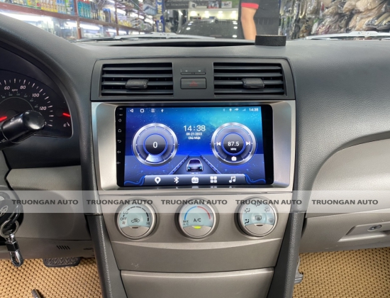 TOYOTA CAMRY TRỞ NÊN TIỆN NGHI HƠN VỚI BỘ MÀN HÌNH DVD SANTEK 
