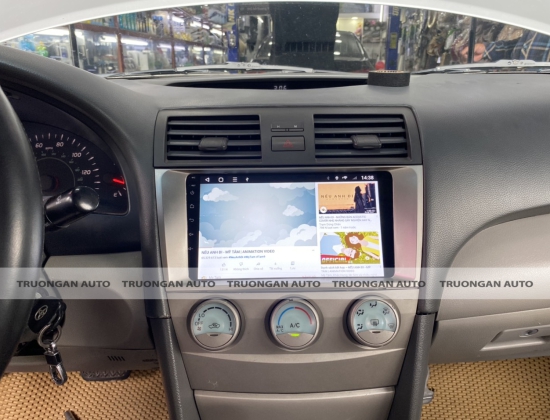TOYOTA CAMRY TRỞ NÊN TIỆN NGHI HƠN VỚI BỘ MÀN HÌNH DVD SANTEK 