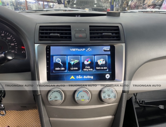 TOYOTA CAMRY TRỞ NÊN TIỆN NGHI HƠN VỚI BỘ MÀN HÌNH DVD SANTEK 