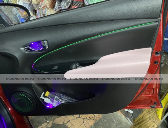  TOYOTA YARIS BỌC GHẾ DA , GẮN CÔNG TẮC CHỈNH  ĐIỆN 