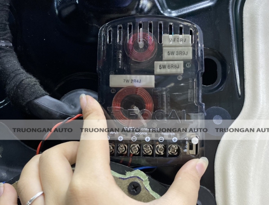 FORD TOURNEO ĐƯỢC CHỦ XE LÊN SƯƠNG SƯƠNG 2 CẶP LOA FOCAL + SUB ALPINE CHÍNH HÃNG  