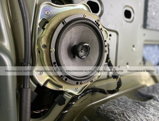 FORD TOURNEO ĐƯỢC CHỦ XE LÊN SƯƠNG SƯƠNG 2 CẶP LOA FOCAL + SUB ALPINE CHÍNH HÃNG  