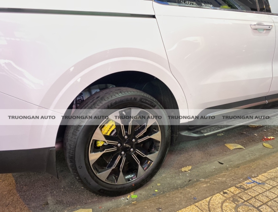 LẮP ĐẶT ỐP MÁ PHANH BREMBO  CHO XE KIA CARNIVAL 2022