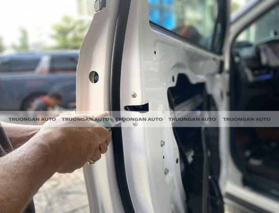 KIA CARNIVAL 2022 LẮP ĐẶT CỬA HÍT OWIN CHÍNH HÃNG 
