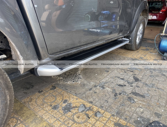 NISSAN NAVARA 2022 LẮP ĐẶT BỆ BƯỚC LÊN XUỐNG 