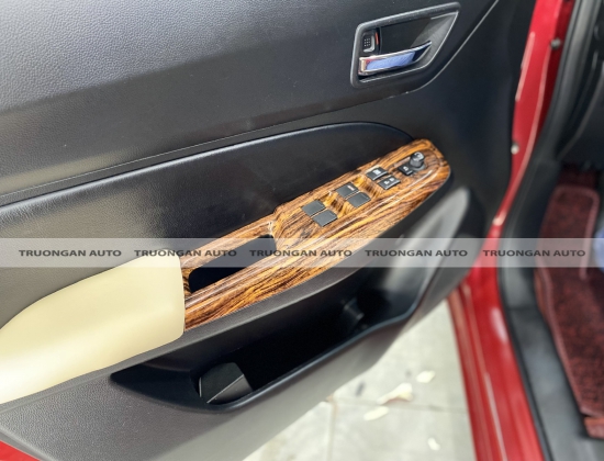 SUZUKI SWIFT BỌC GHẾ DA + ỐP GỖ NỘI THẤT SANG TRỌNG 